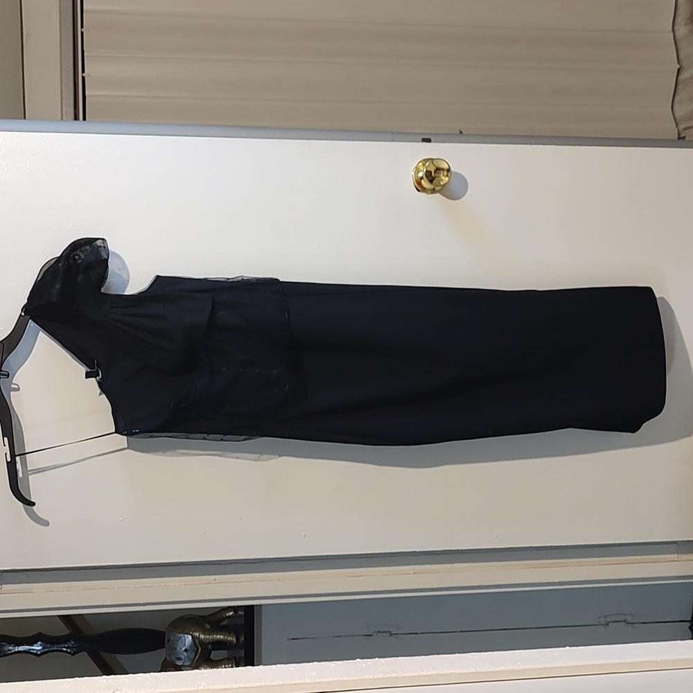 Ladies Express One Shoulder Sleeveless Black Dress  Side Zip & Split Size 2 NWT